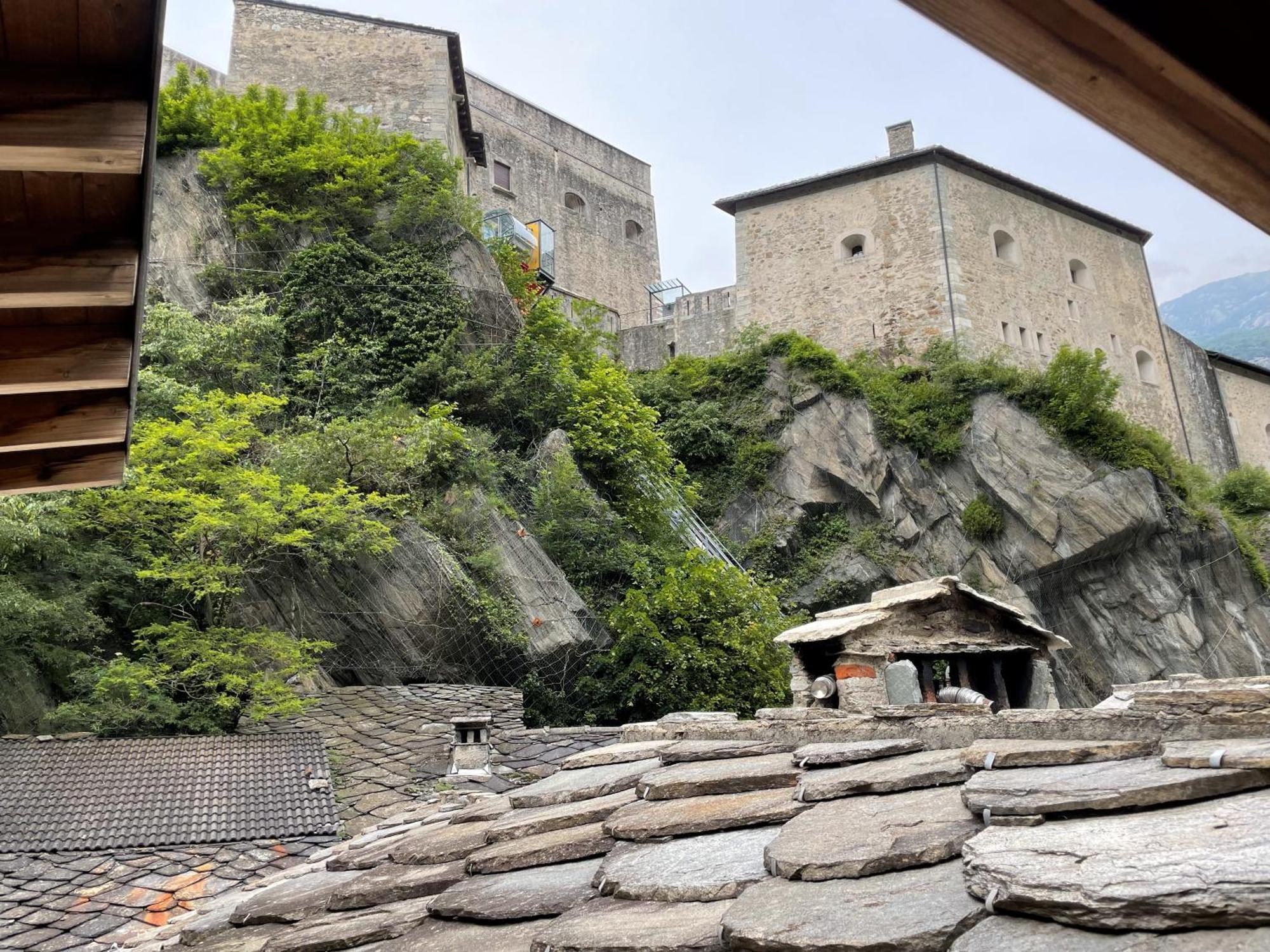 Casa Ciuca Hostel Bard Exterior photo